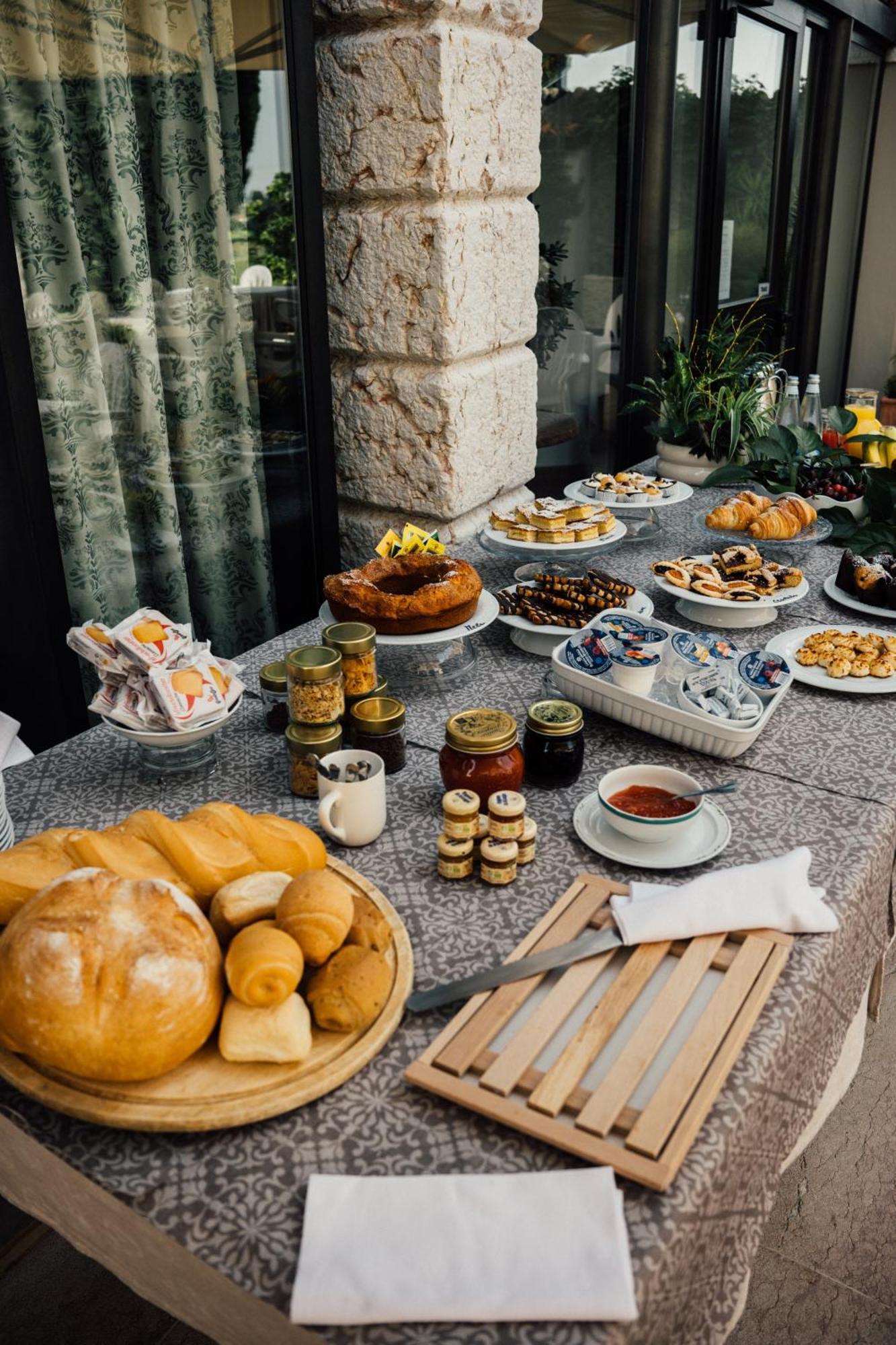 Albergo La Meridiana Castelnuovo del Garda Luaran gambar