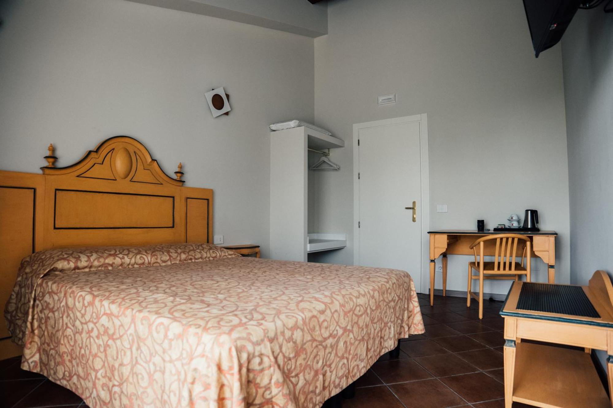 Albergo La Meridiana Castelnuovo del Garda Luaran gambar