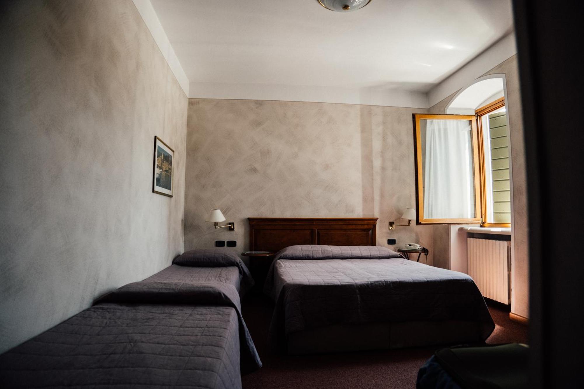 Albergo La Meridiana Castelnuovo del Garda Luaran gambar
